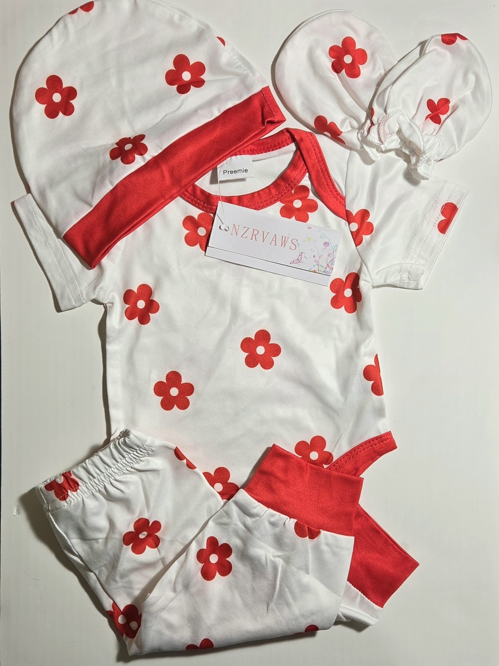NZRVAWS Preemie Baby Girl 4-Piece Floral Outfit Set Onesie Pants Hat Mittens NWT